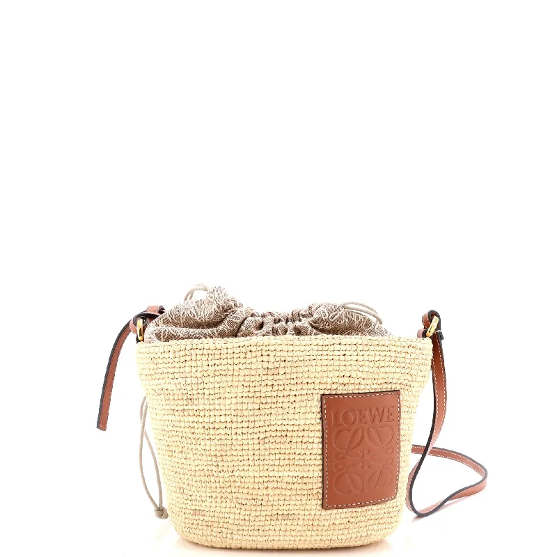 Christian Dior handbags with a removable shoulder strap for versatilityPochette Woven Raffia