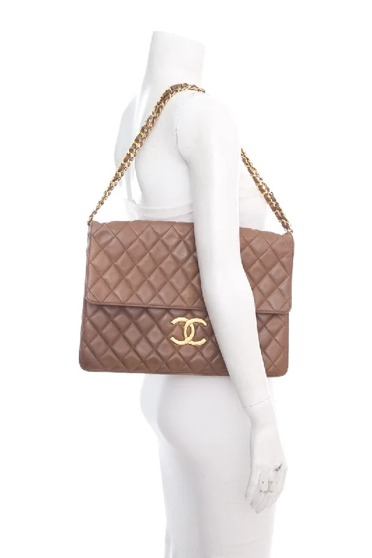 Chanel Designer Handbag with Unique DesignChanel 1989-1991 Beige Quilted Clutch on Chain With Gold Hardware