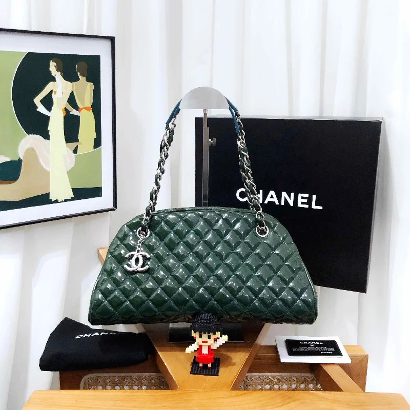 Chanel All - Match Handbag for Versatile StylingChanel Bowling Bag Green Quilted Leather 2011 Medium