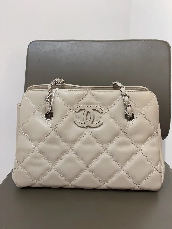 Chanel All - Match Handbag for Versatile StylingChanel Beige Quilted Leather Chain Tote Bag Medium