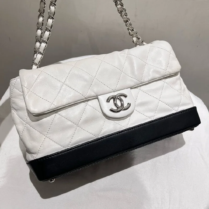 Chanel Classic Flap Bag for Evening PartyChanel Gabrielle White Black Calfskin Quilted Chain Bag Limited Edition Medium