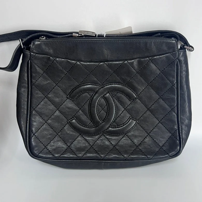 Chanel Chain Strap Handbag for Everyday UseChanel Black Leather Quilted Crossbody Bag Medium