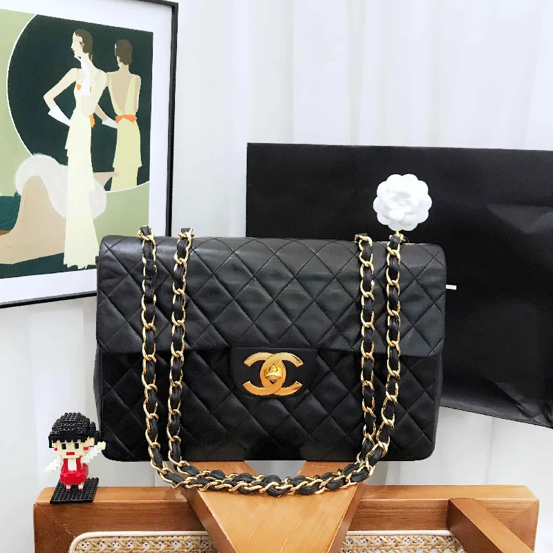 Chanel Classic Flap Bag for Evening PartyChanel Black Vintage Classic Flap Bag Medium Quilted Leather Gold Hardware