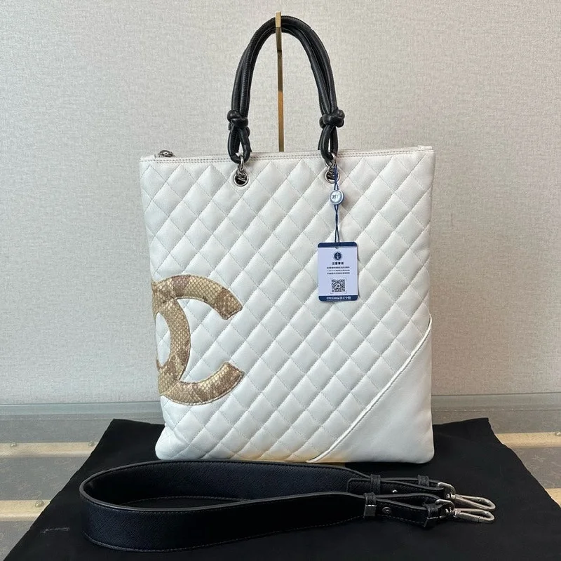 Chanel Chain Strap Handbag for Everyday UseChanel Quilted White Leather Tote Bag 31x34x2cm