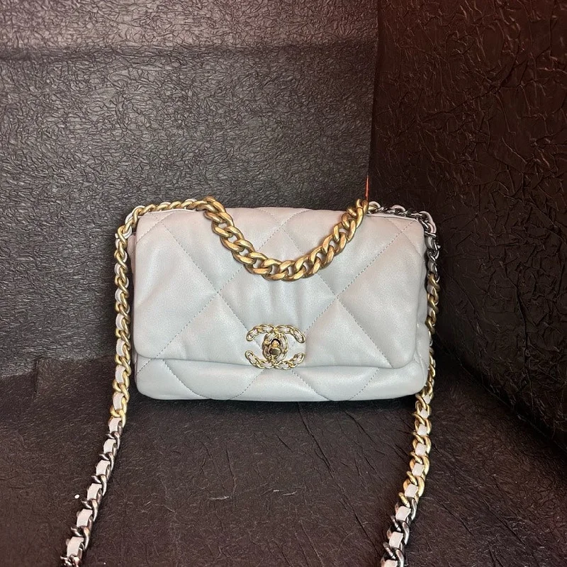 Chanel Lightweight Handbag for Daily ErrandsChanel 19 Bag Cream Grey 26cm Chip Version