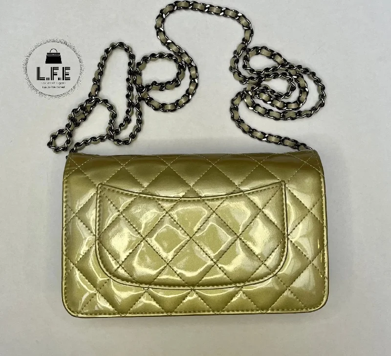 Chanel Vintage Inspired Handbag for Retro LoversChanel - Wallet on chain