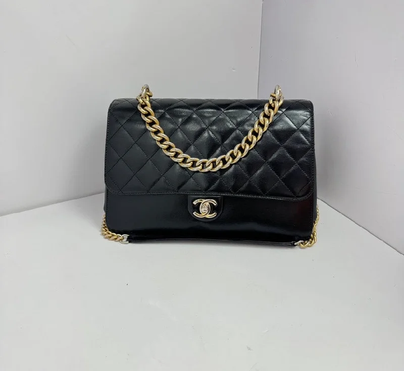 Chanel Classic Flap Bag for Evening PartyChanel Black Quilted Leather Hand-Held Crossbody Bag Medium